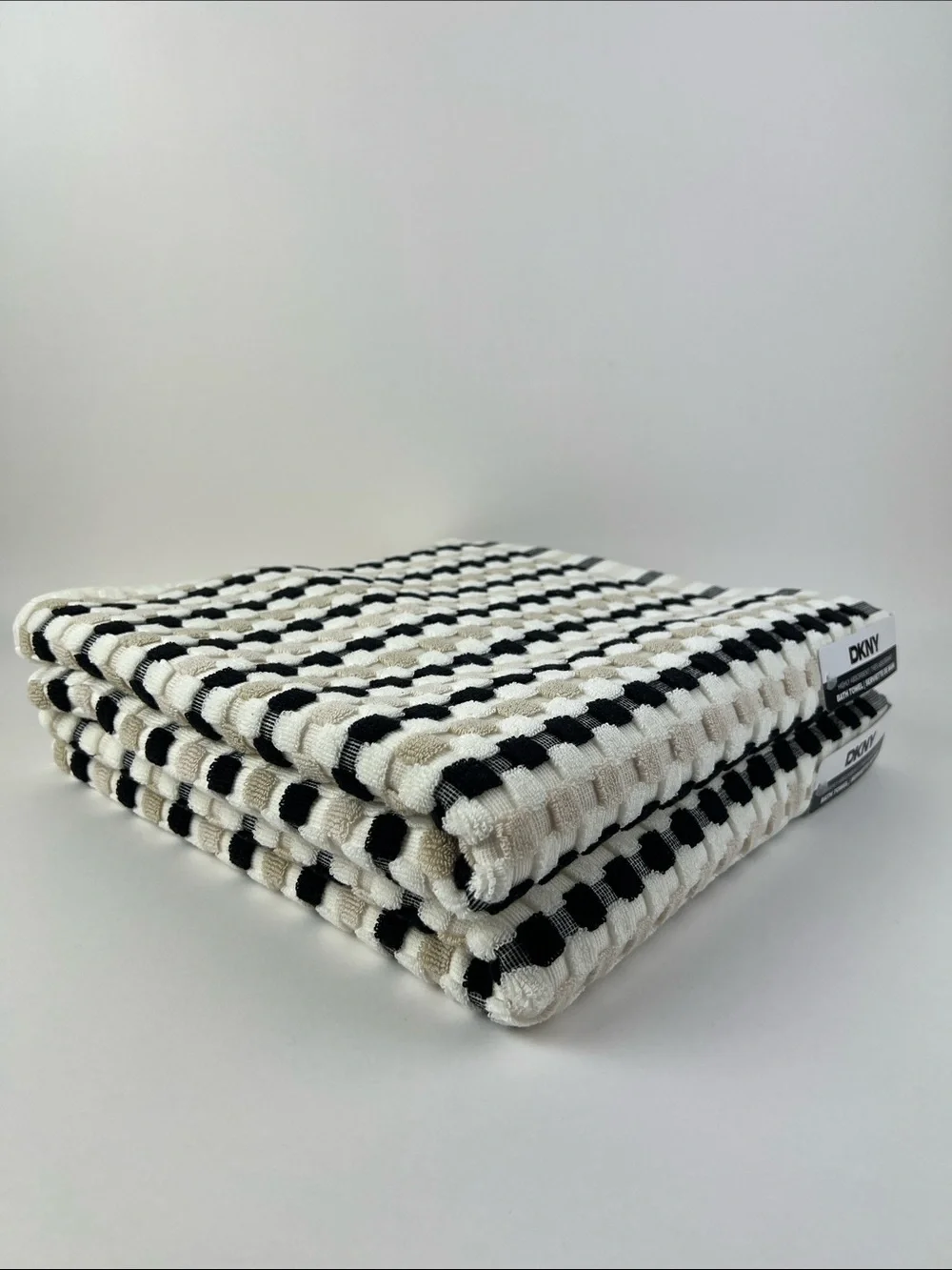 DKNY Maya Bath Towels Checkered Black Tan White 100% Cotton Set of 2 NEW